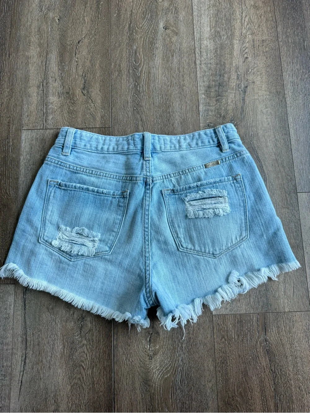 KanCan Light Wash Distressed Denim Shorts Women’s Size 9/28